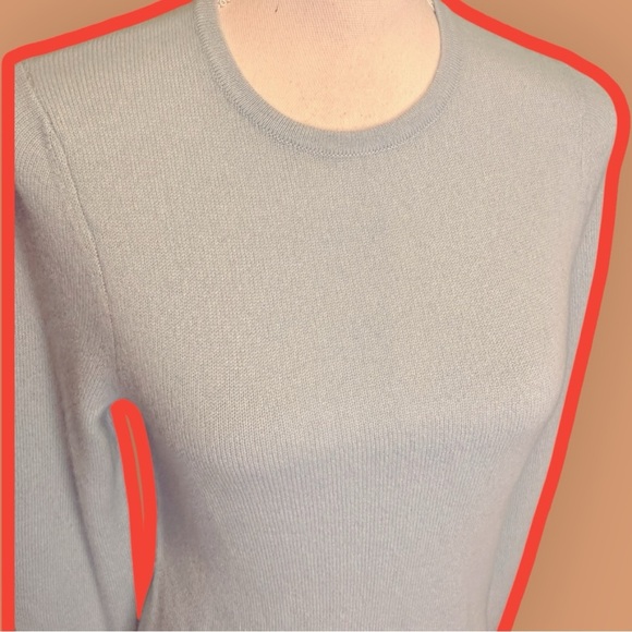 L.L. Bean ‘Women’s Classic Cashmere Crewneck’ in Soft Turquoise / Baby Blue XS - Picture 10 of 14